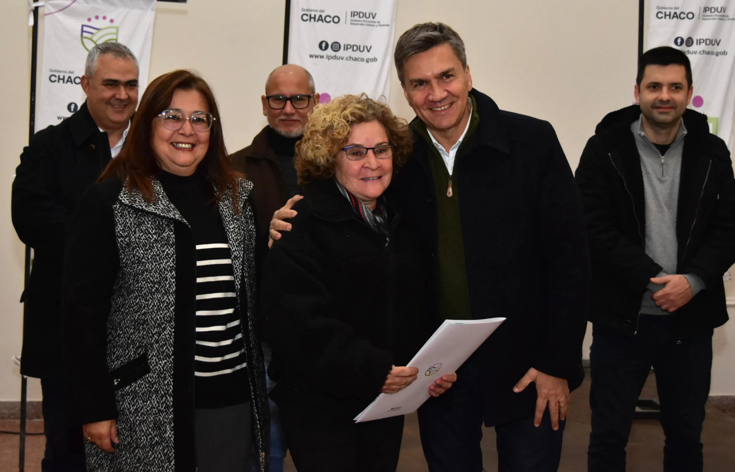 Zdero entregó 60 títulos de propiedad y afirmó: “Decidimos dar tranquilidad a la gente”