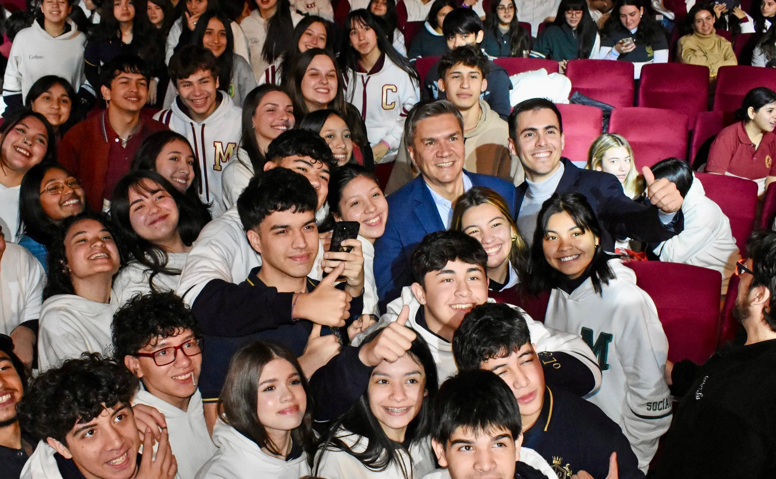El Gobierno presentó junto a Coca-Cola "ProgramON", un programa que fortalece el acceso al primer empleo 38 El Gobierno presentó junto a Coca-Cola "ProgramON", un programa que fortalece el acceso al primer empleo