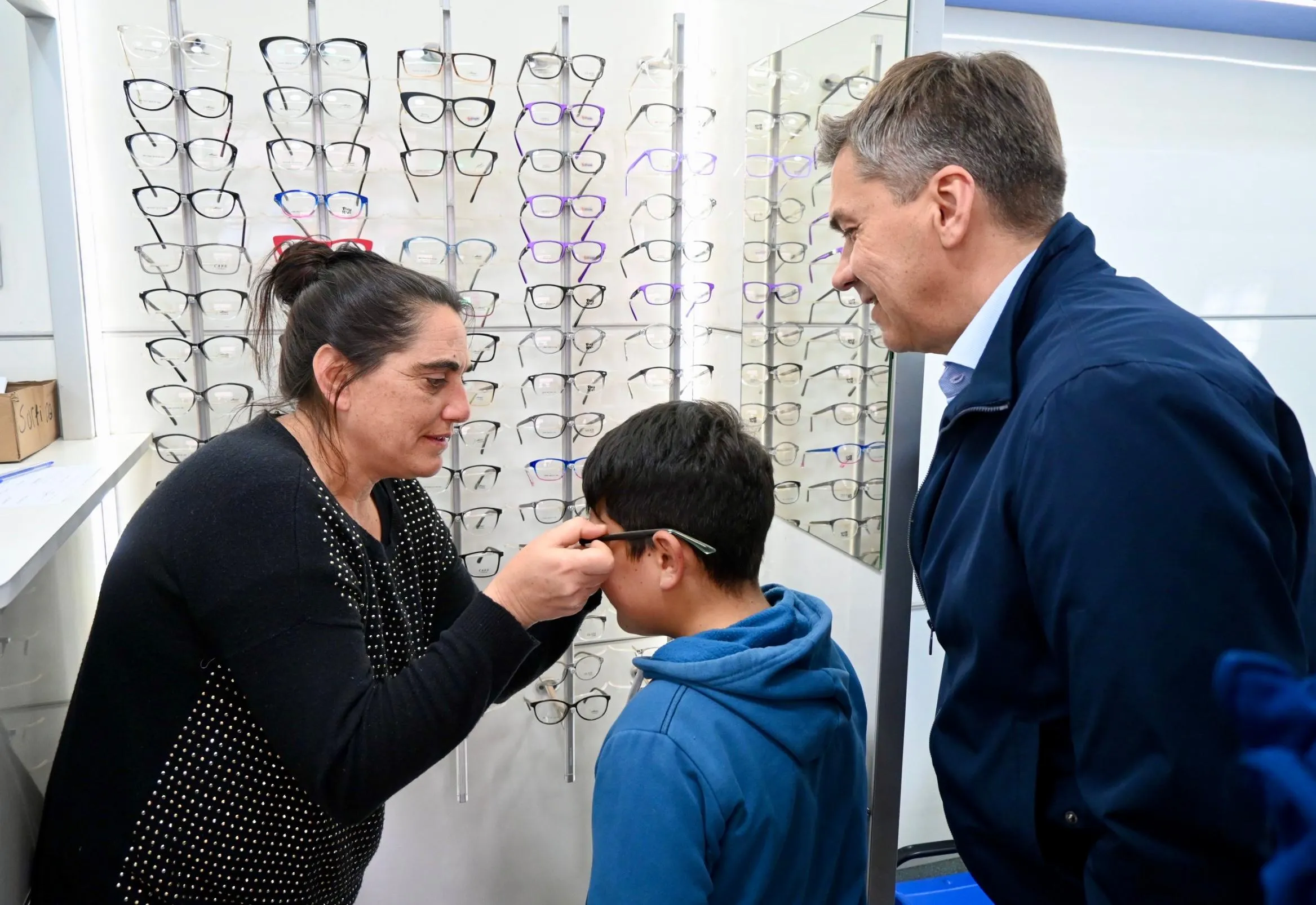 Zdero acompañó el operativo “Ver para ser libres” y entregaron anteojos a niños de Basail 36 Zdero acompañó el operativo “Ver para ser libres” y entregaron anteojos a niños de Basail