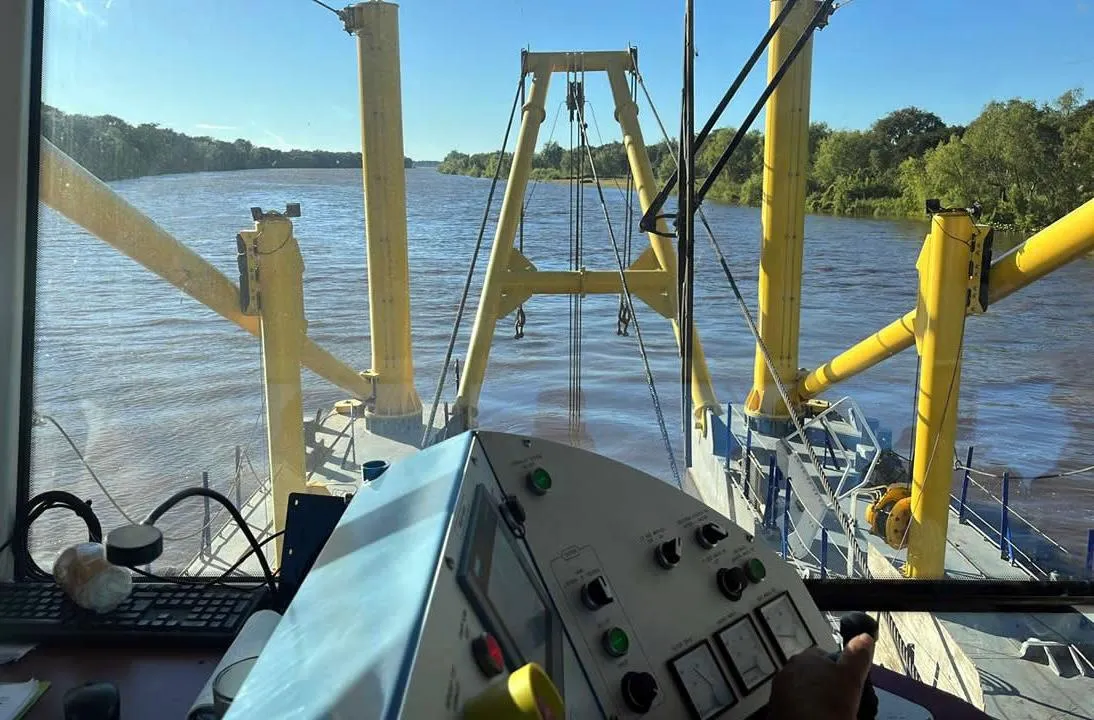 YPF y el Gobierno avanzaron en el dragado del muelle de descarga en Riacho Barranqueras 36 YPF y el Gobierno avanzaron en el dragado del muelle de descarga en Riacho Barranqueras