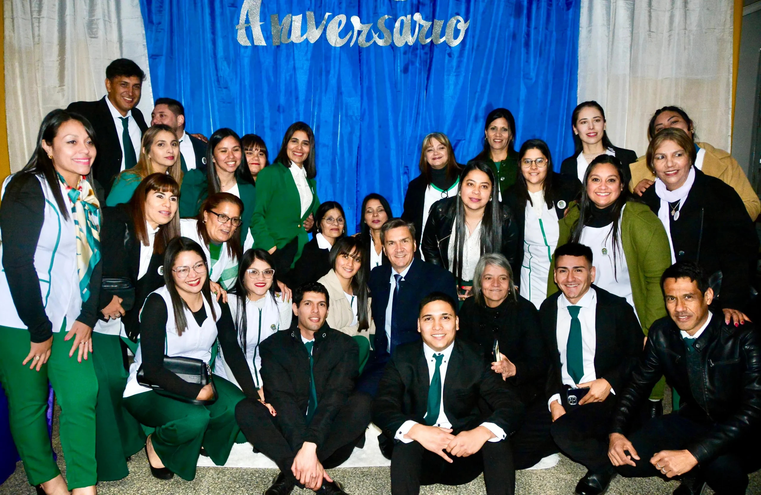 Zdero encabezó el acto por el centenario de la Escuela N° 67 en La Verde 36 Zdero encabezó el acto por el centenario de la Escuela N° 67 en La Verde