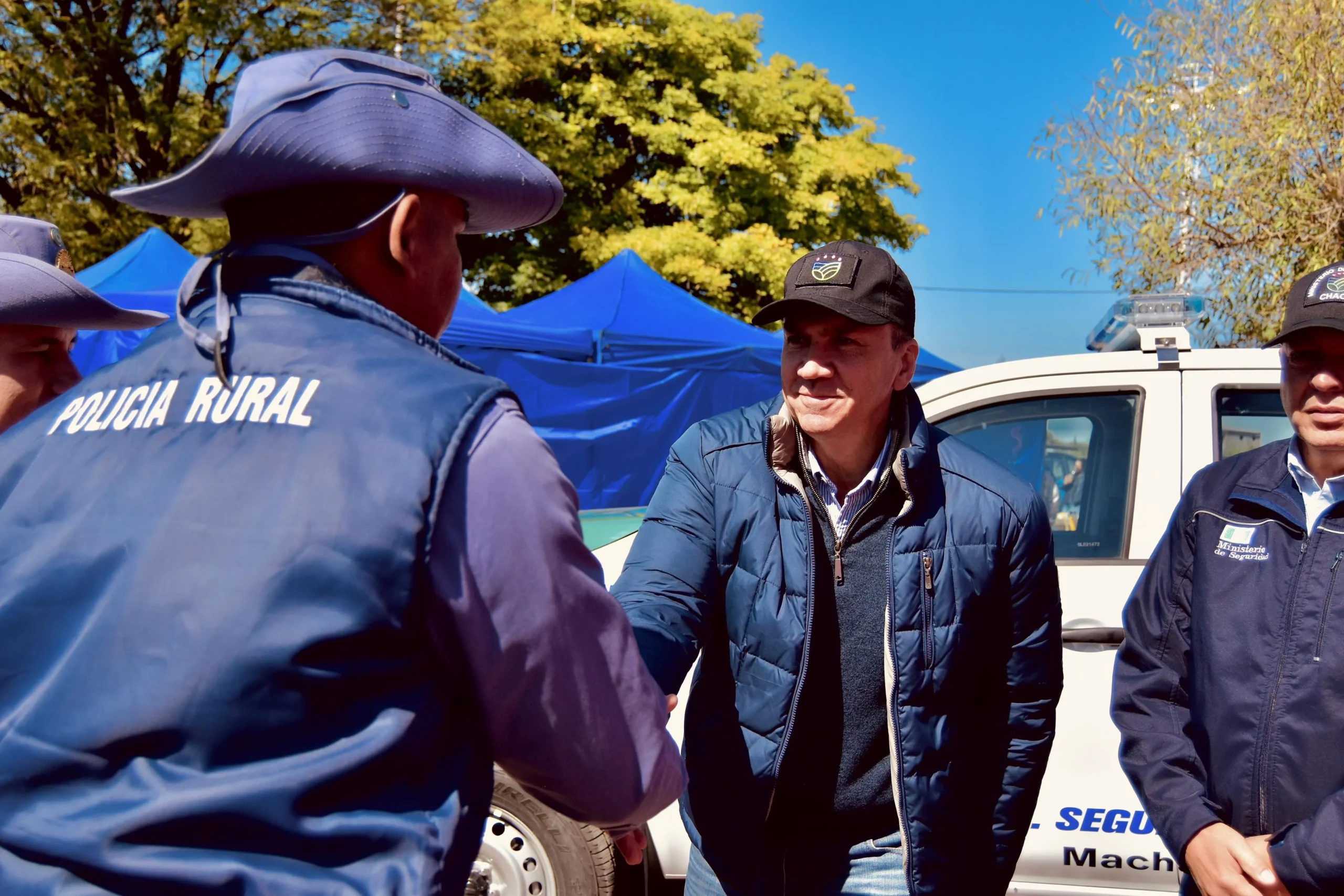 El Gobernador entregó una camioneta 4x4 a la Policía Rural de Machagai 36 El Gobernador entregó una camioneta 4x4 a la Policía Rural de Machagai