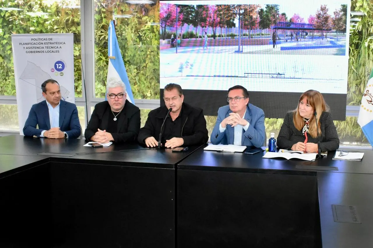 El Gobierno presentó el FECUM: un plan estratégico para fortalecer municipios y revertir el déficit urbano 36 El Gobierno presentó el FECUM: un plan estratégico para fortalecer municipios y revertir el déficit urbano