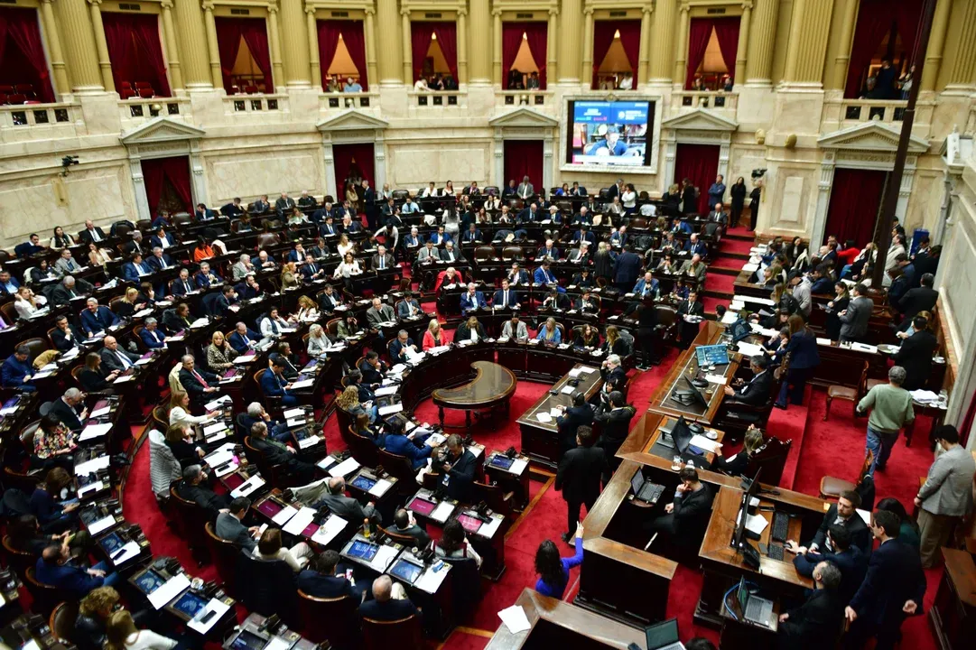 Con lo justo, el Gobierno logró blindar el veto a la ley de aumento jubilatorio en Diputados