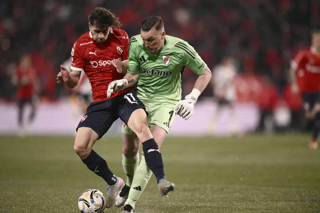 Independiente fue un poco más que River pero no pudo con un gran Armani 38 Independiente fue un poco más que River pero no pudo con un gran Armani