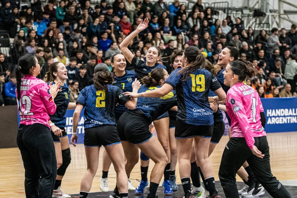 Resistencia vibró con el Nacional de Clubes “C” de handball: Goethe y ACHA se consagraron campeones 38 Resistencia vibró con el Nacional de Clubes “C” de handball: Goethe y ACHA se consagraron campeones
