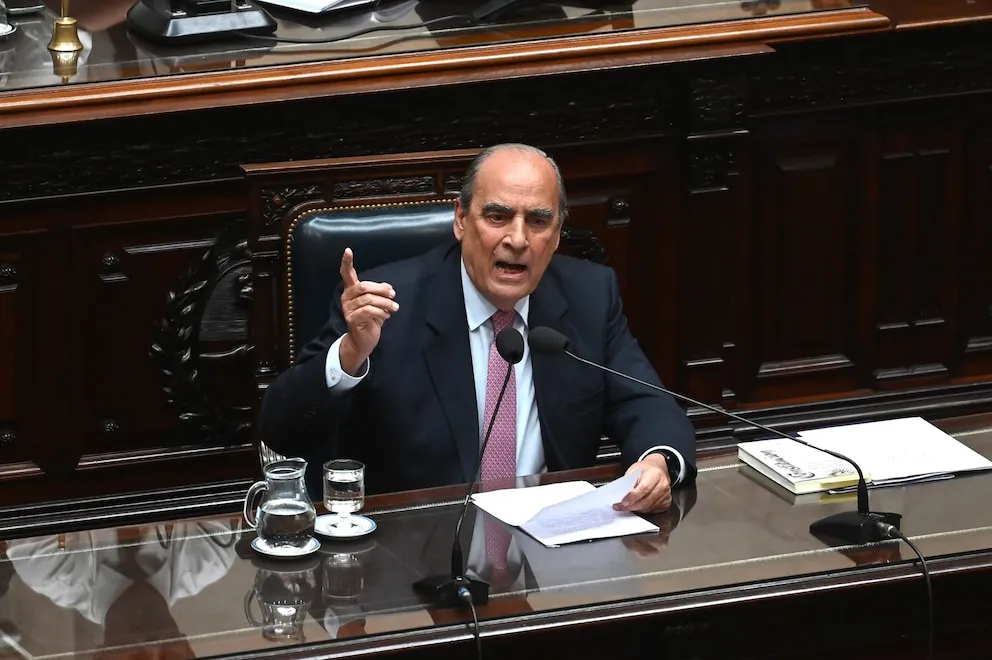 El Gobierno desafió a la oposición y advirtió que mantendrá los decretos que fueron rechazados en Diputados