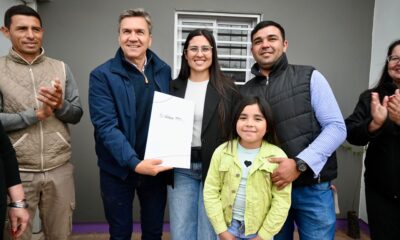 Zdero entregó viviendas a familias de Taco Pozo
