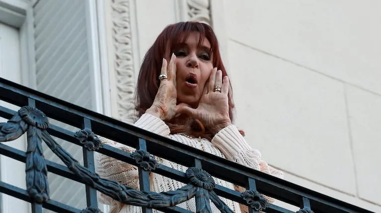 Cristina Kirchner: "Hay jubilados que parten en tres pedacitos las pastillas, me hace acordar al 2001" 36 Cristina Kirchner: "Hay jubilados que parten en tres pedacitos las pastillas, me hace acordar al 2001"