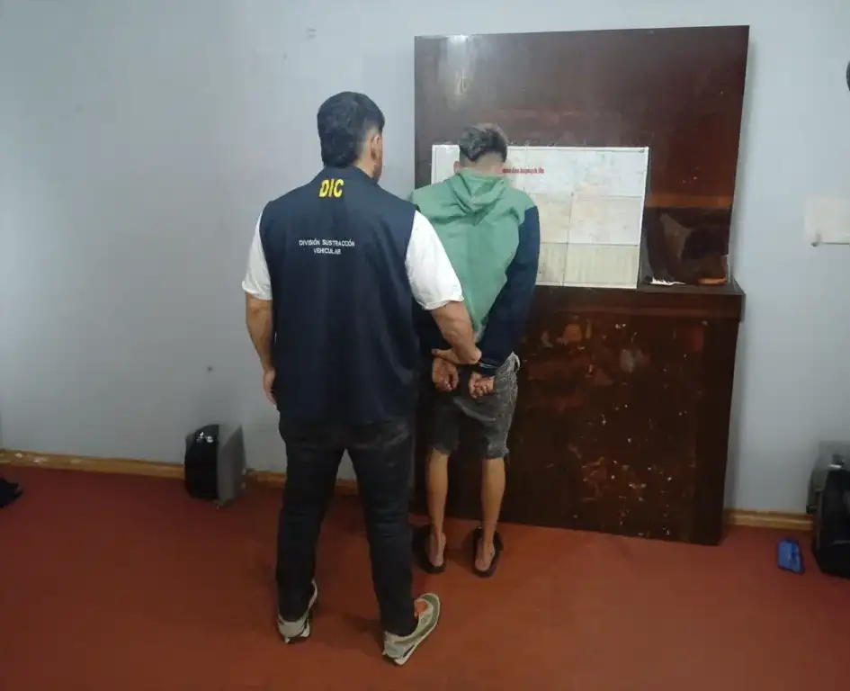 Fue al cine y lo esperaron a la salida para detenerlo por ser un conocido motochorro 38 Fue al cine y lo esperaron a la salida para detenerlo por ser un conocido motochorro