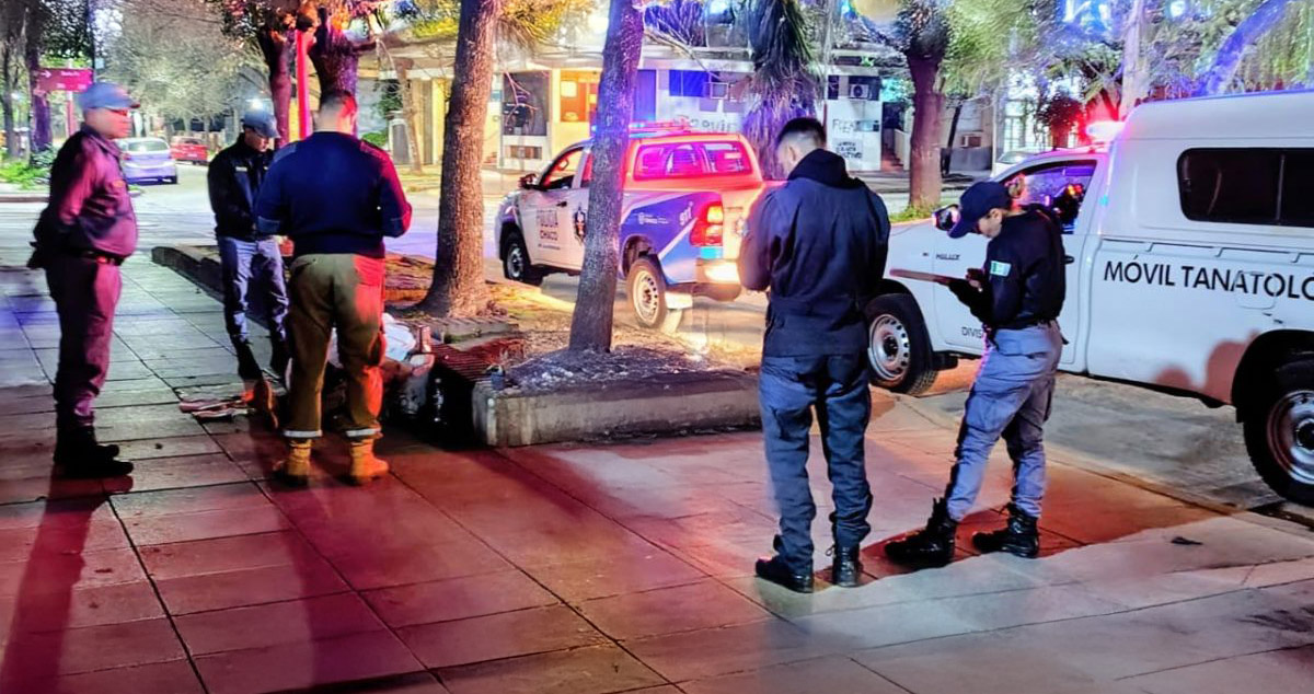 Hallaron muerto a un hombre en el centro de Resistencia: había pastillas al lado del cuerpo