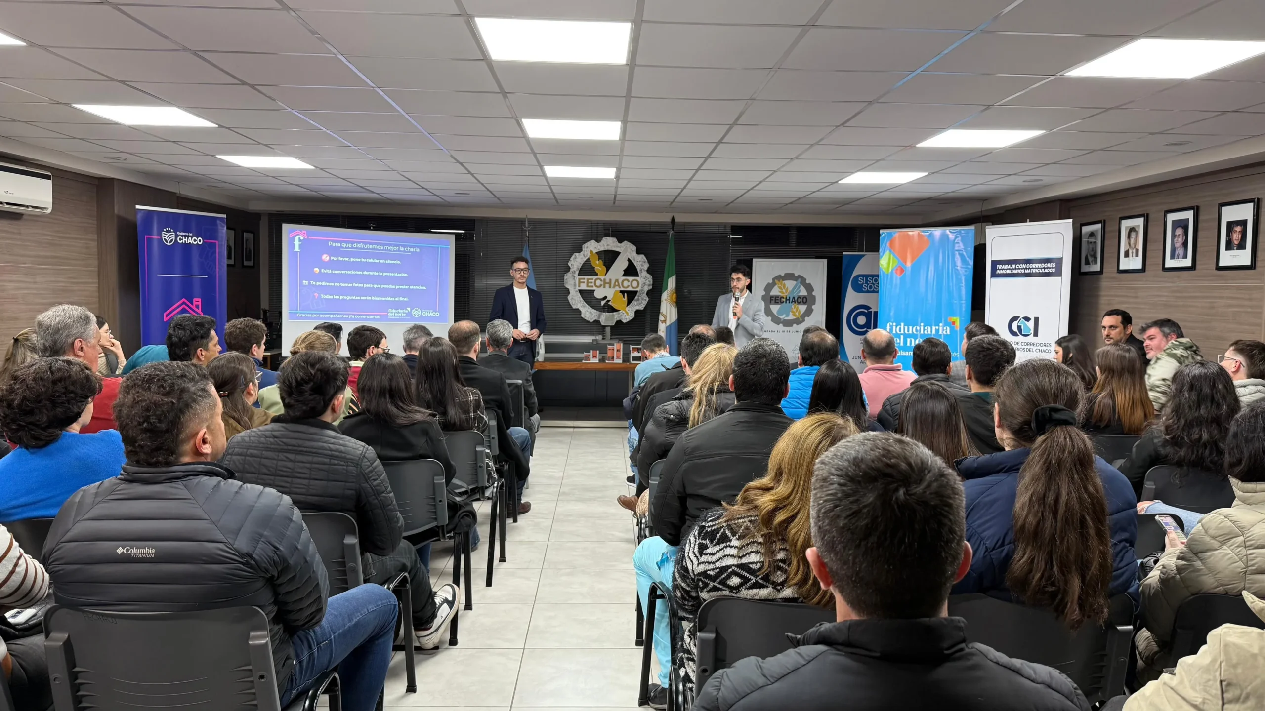 Fuerte interés en la primera reunión del Banco de Proyectos Privados: el Gobierno impulsa nuevas alternativas habitacionales 38 Fuerte interés en la primera reunión del Banco de Proyectos Privados: el Gobierno impulsa nuevas alternativas habitacionales