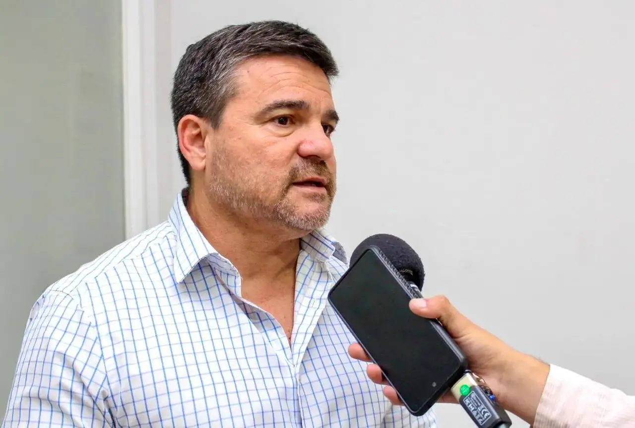Meneses respondió críticas y defendió la gestión sanitaria: “La salud se administra con transparencia”