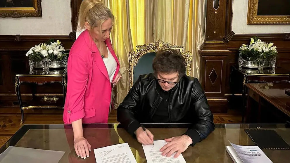Javier Milei firmó el veto a la ley de financiamiento universitario y lo envió al Congreso 36 Javier Milei firmó el veto a la ley de financiamiento universitario y lo envió al Congreso