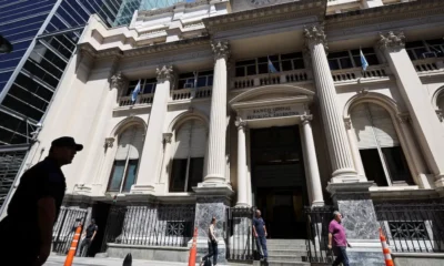 El Banco Central volvió a intervenir en el mercado y vendió US$379 millones, la cifra más alta desde la salida del cepo