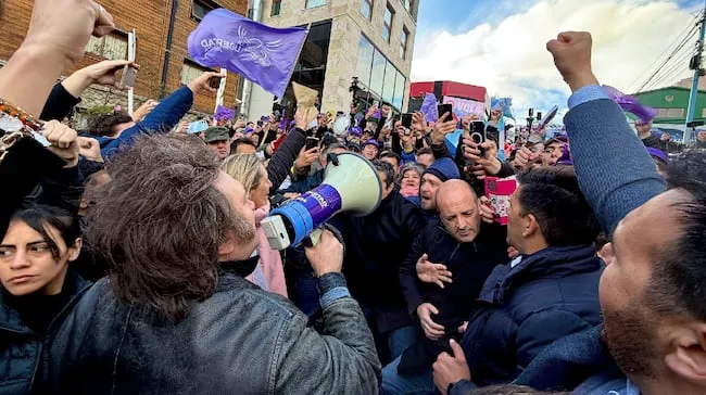 Milei llevó la campaña a Tierra del Fuego: “¿Acaso quieren volver al 300% de inflación?”