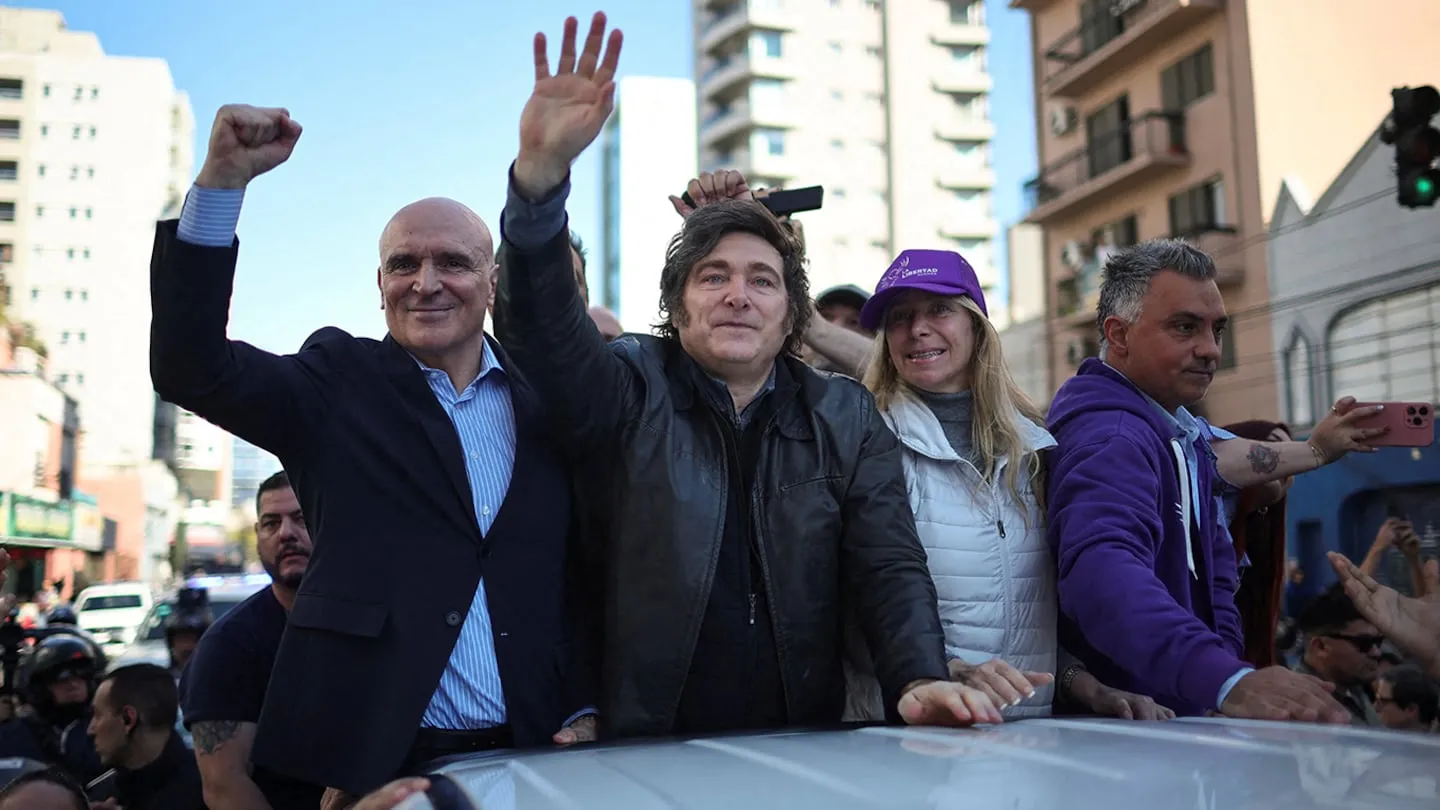 LLA organizó una guardia de seguridad de 500 militantes para cuidar a Milei durante el acto en Moreno 36 LLA organizó una guardia de seguridad de 500 militantes para cuidar a Milei durante el acto en Moreno