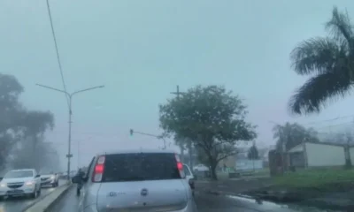 La niebla cubrió a Resistencia este martes