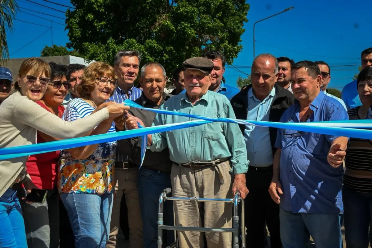 Zdero inauguró nuevas cuadras de pavimento en Las Breñas bajo el Plan de Urbanización 36 Zdero inauguró nuevas cuadras de pavimento en Las Breñas bajo el Plan de Urbanización