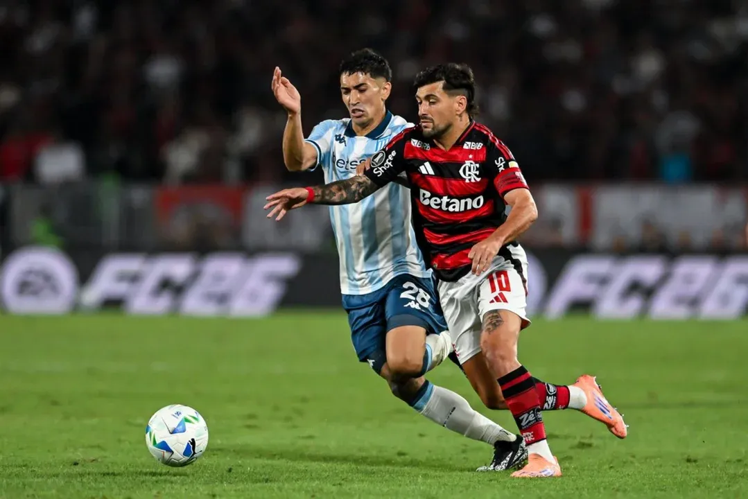 Racing cayó con Flamengo por 1 a 0 en la ida de la semifinal de la Copa Libertadores 38 Racing cayó con Flamengo por 1 a 0 en la ida de la semifinal de la Copa Libertadores