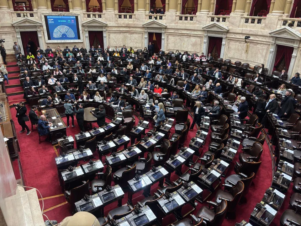 En Diputados, la oposición busca convertir en ley el proyecto de reforma de DNU