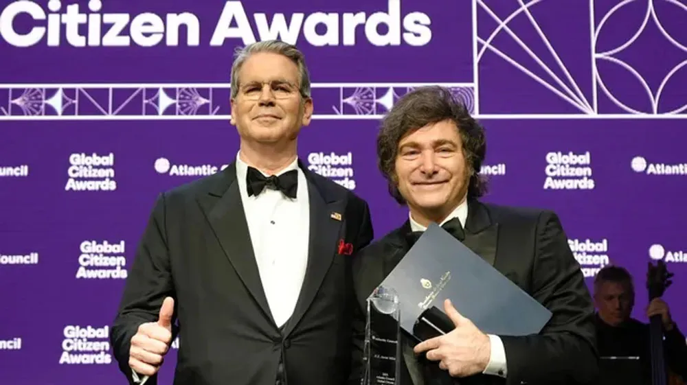 EE.UU. anunció que la asistencia financiera para la Argentina llegaría a US$40.000 millones 36 EE.UU. anunció que la asistencia financiera para la Argentina llegaría a US$40.000 millones