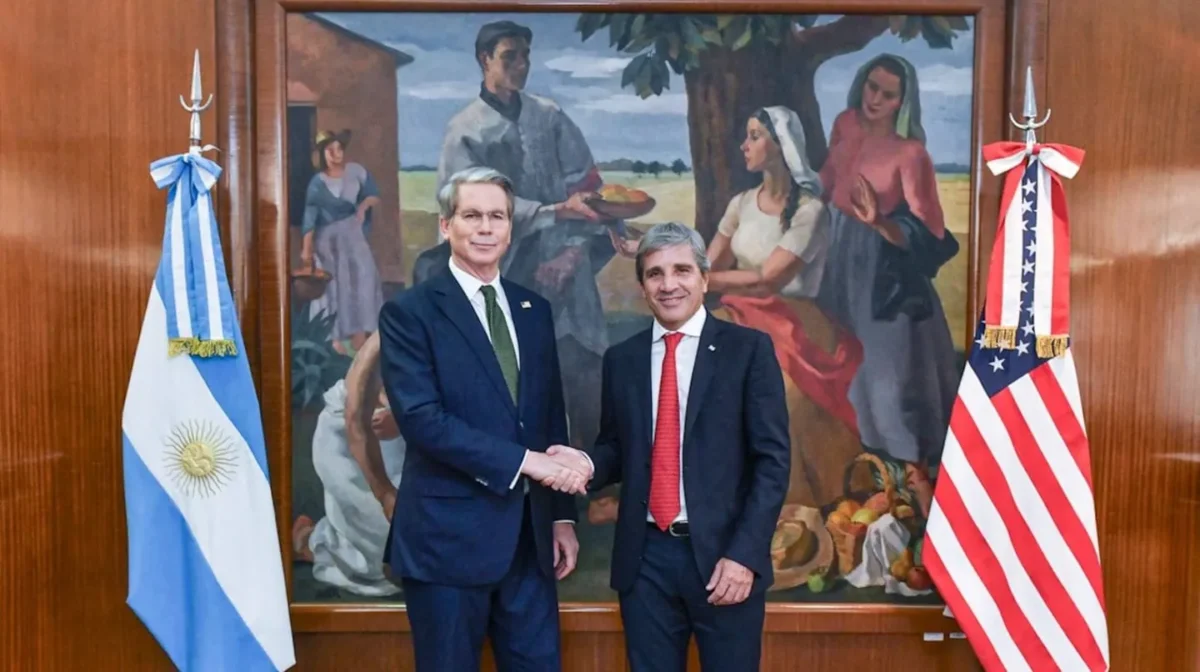 Scott Bessent: “No estamos poniendo dinero en la Argentina, le estamos dando una línea de swap”