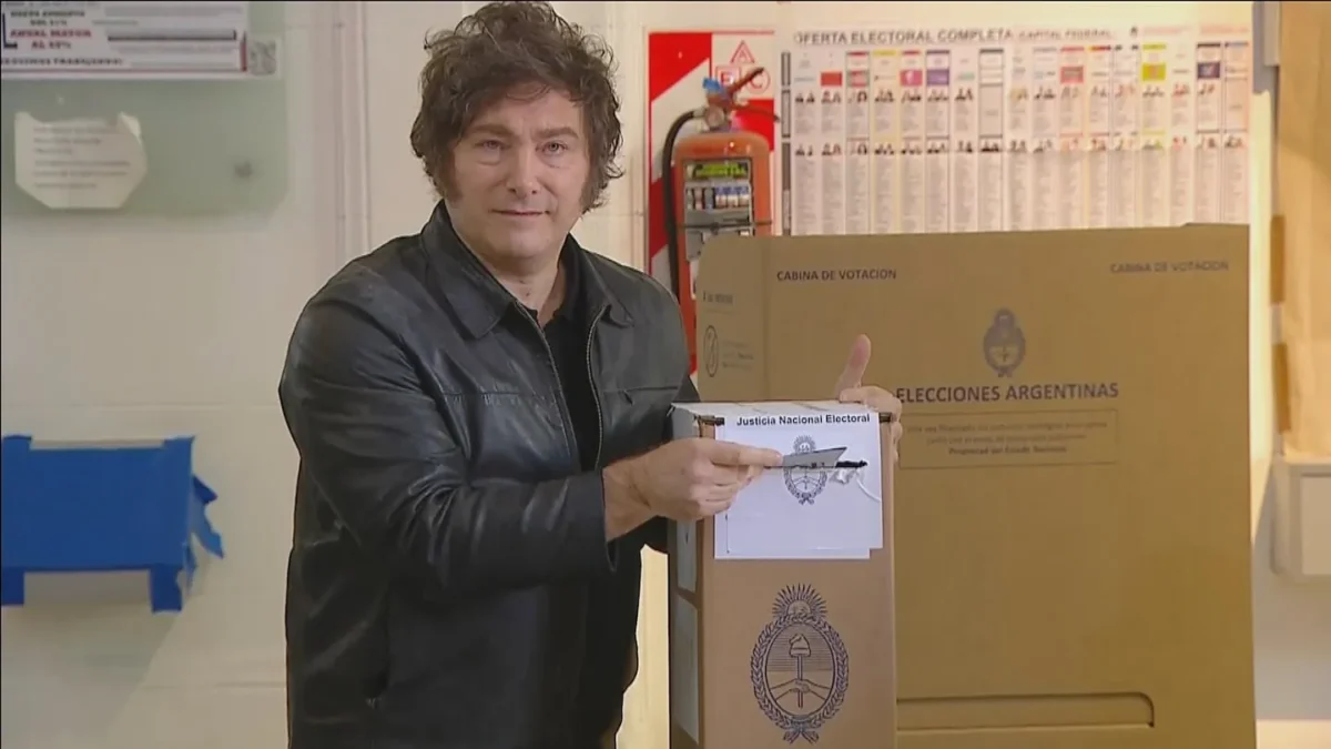Javier Milei votó y se fue sin dar declaraciones 36 Javier Milei votó y se fue sin dar declaraciones