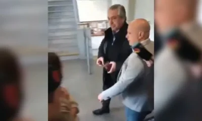 Alberto Fernández apareció, votó y salió a las apuradas: "Defendiendo la democracia"