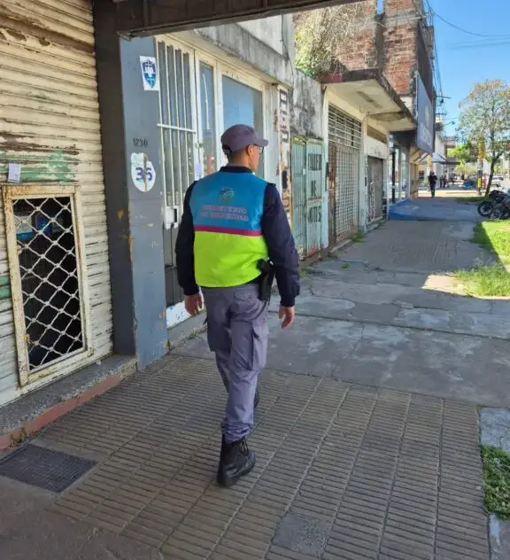 Una mujer encontró a un nene de tres años deambulando por avenida 25 de Mayo 38 Una mujer encontró a un nene de tres años deambulando por avenida 25 de Mayo