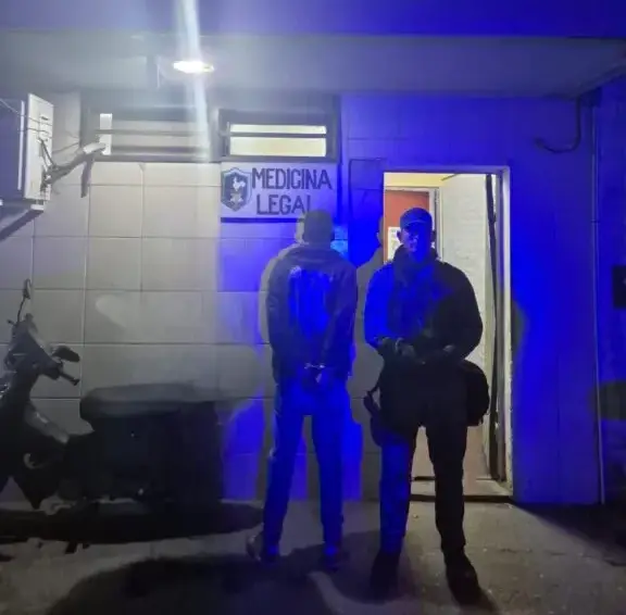 Quiso llevarse un aire acondicionado de una escuela en el Barrio Toba y lo detuvieron 38 Quiso llevarse un aire acondicionado de una escuela en el Barrio Toba y lo detuvieron