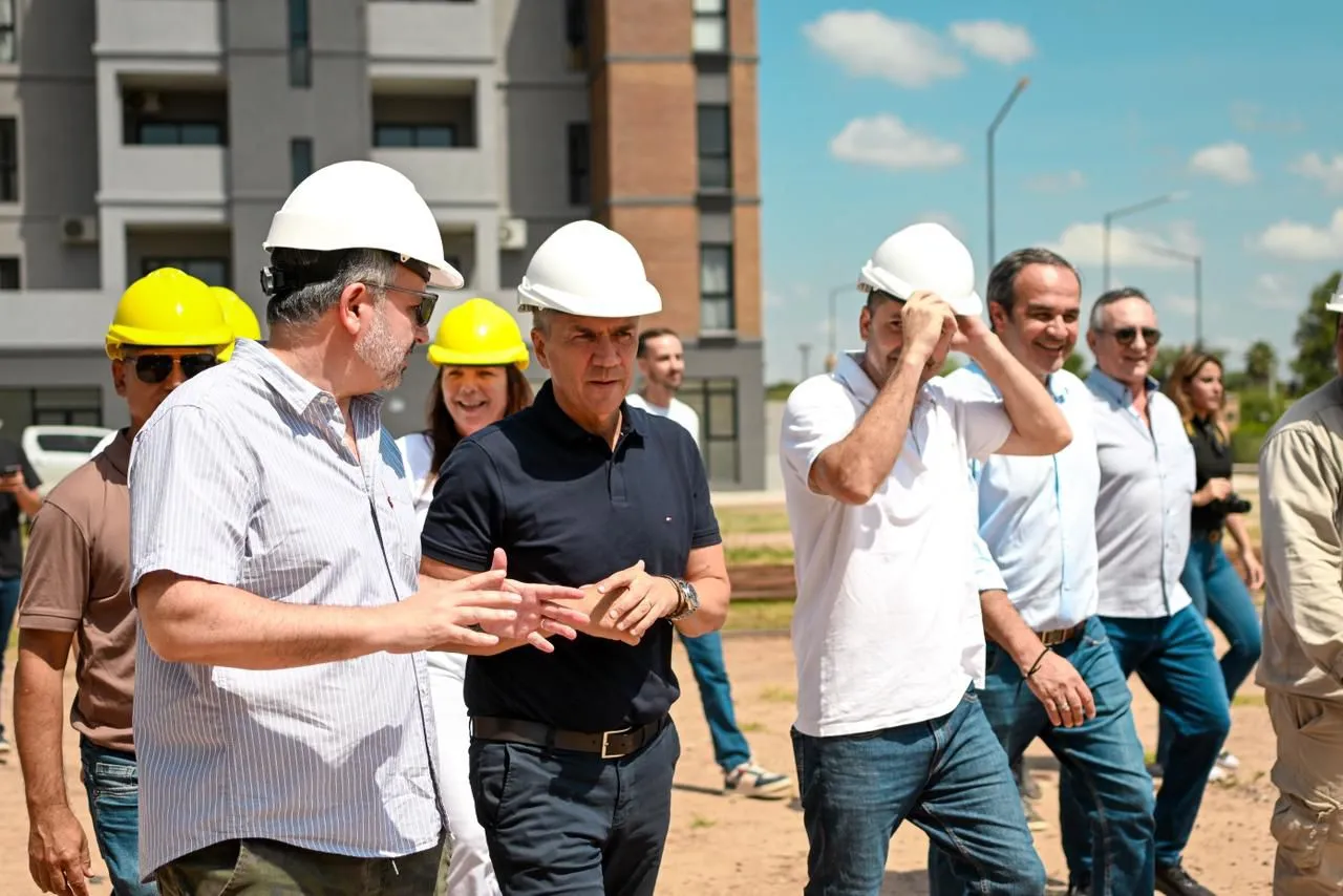 Zdero supervisó la construcción de más viviendas en Sáenz Peña